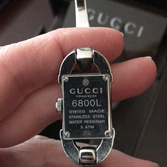 *Authentic* Gucci Ladies Bangle Bracelet Watch - Picture 4 of 8